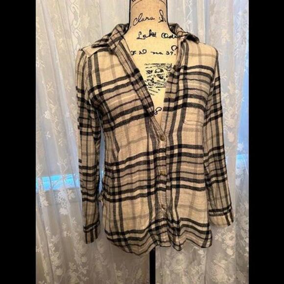 American Eagle Outfitters Tops - Elevate Your Style with Our White and Black Plaid Long Sleeve Shirt!